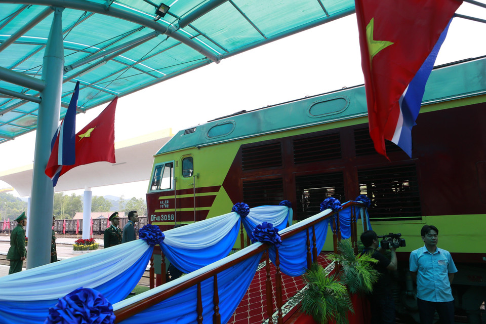Đoàn tàu hỏa đặc biệt vào ga Đồng Đăng lúc 10 giờ 10 phút. (Ảnh: Doãn Tấn/TTXVN)