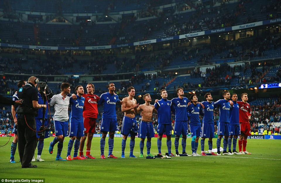 Nhưng tỷ số 4-3 nghiêng về Schalke được giữ nguyên cho đến hết trận. Schalke có thể ngẩng cao đầu rời Bernabeu.