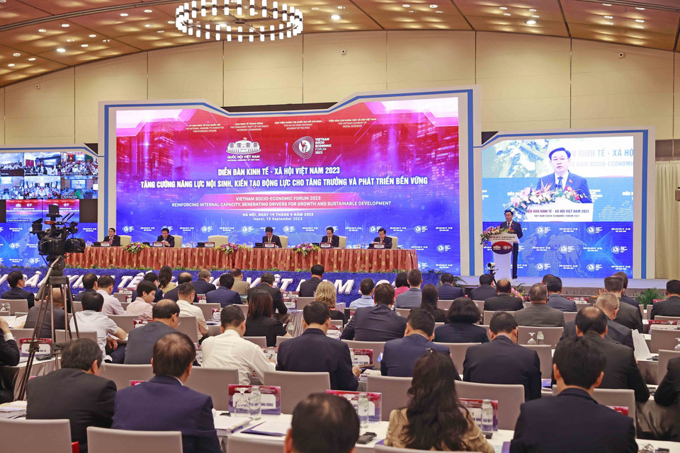 Sáng 19/9/2023, tại Trung tâm Hội nghị Quốc gia, Chủ tịch Quốc hội Vương Đình Huệ phát biểu khai mạc Diễn đàn Kinh tế-Xã hội Việt Nam năm 2023. (Ảnh: Doãn Tấn/TTXVN)