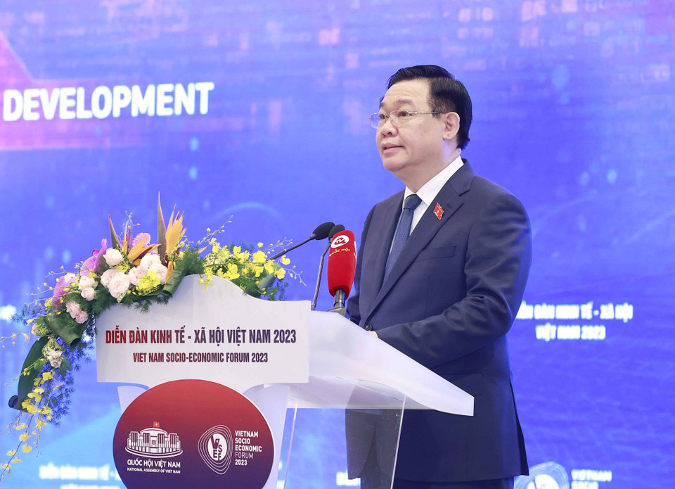 Chủ tịch Quốc hội Vương Đình Huệ phát biểu khai mạc Diễn đàn Kinh tế-Xã hội Việt Nam năm 2023. (Ảnh: Doãn Tấn/TTXVN)
