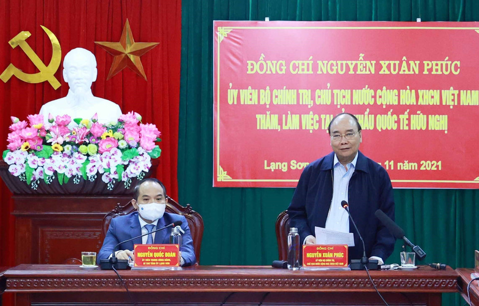 Chủ tịch nước Nguyễn Xuân Phúc phát biểu tại buổi làm việc ở Cửa khẩu quốc tế Hữu Nghị. (Ảnh: Thống Nhất/TTXVN)