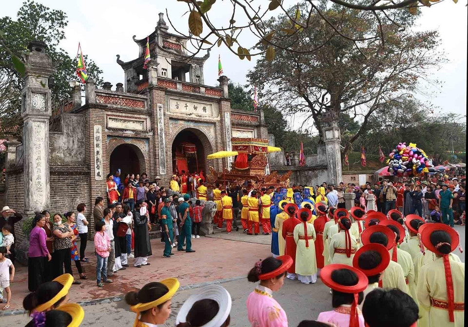 Hội Cổ Loa diễn ra vào mùng 6 tháng Giêng hằng năm tại xã Cổ Loa, huyện Đông Anh, kỷ niệm ngày Thục Phán An Dương Vương xưng vương - vị vua lập nên nước Âu Lạc, nhà nước thứ hai trong lịch sử Việt Nam. (Ảnh: Hoàng Hùng/TTXVN)