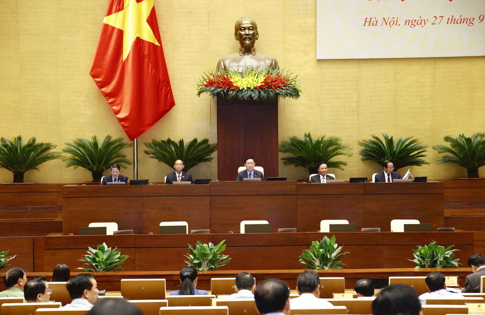 Chủ tịch Quốc hội Vương Đình Huệ, các Phó Chủ tịch Quốc hội, Phó Thủ tướng Lê Văn Thành dự và điều hành hội nghị. (Ảnh: Doãn Tấn/TTXVN)