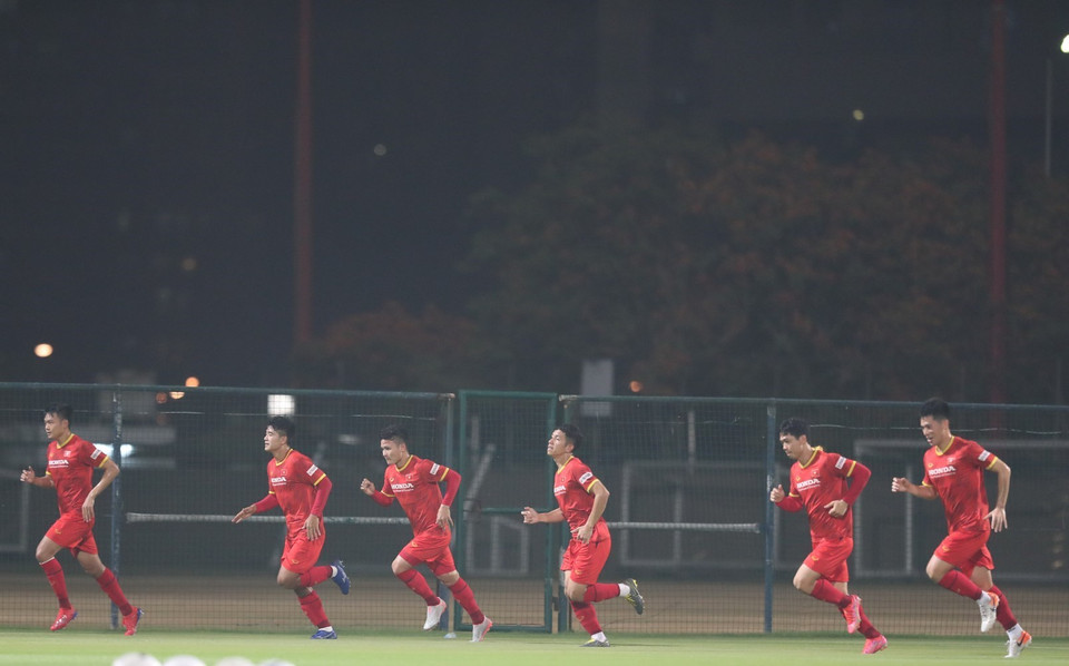 Các cầu thủ đội tuyển Việt Nam trên sân tập. (Ảnh: Hoàng Linh/TTXVN)