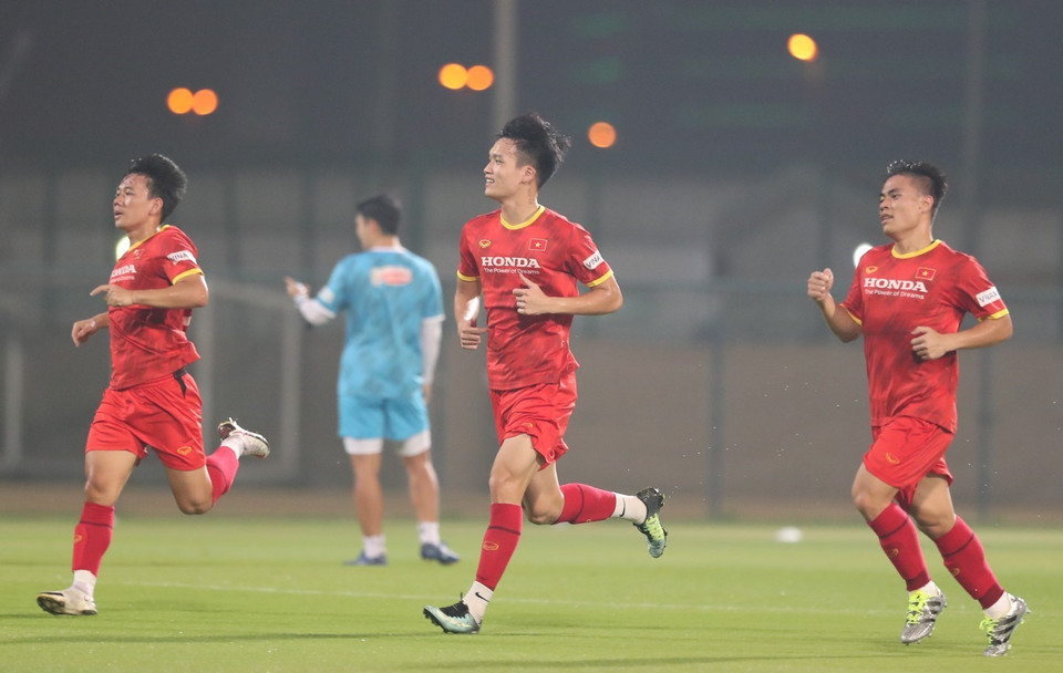 Các cầu thủ đội tuyển Việt Nam trên sân tập. (Ảnh: Hoàng Linh/TTXVN)