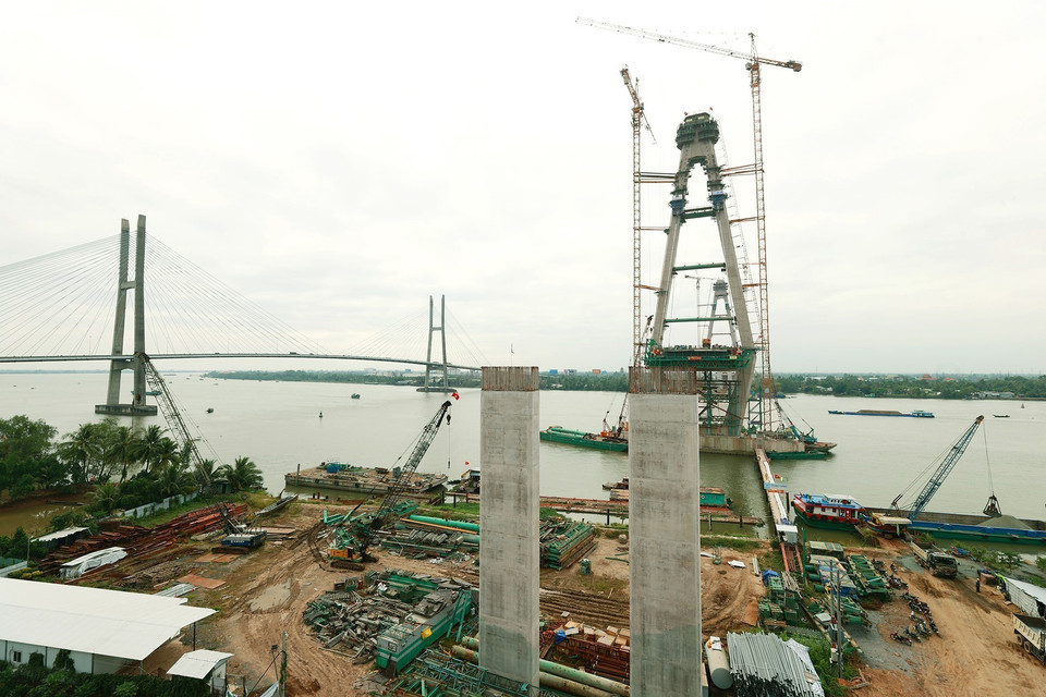 Cầu Mỹ Thuận 2 bắc qua sông Tiền, nối tỉnh Tiền Giang với Vĩnh Long đang trong quá trình thi công. (Ảnh: Dương Giang/TTXVN)