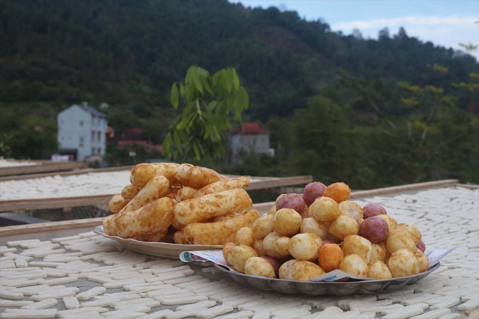 Pẻng Khua trở thành món quà giúp cho mỗi người dân xa quê luôn nhớ về quê hương, nguồn cội. (Ảnh: Chu Hiệu/TTXVN)