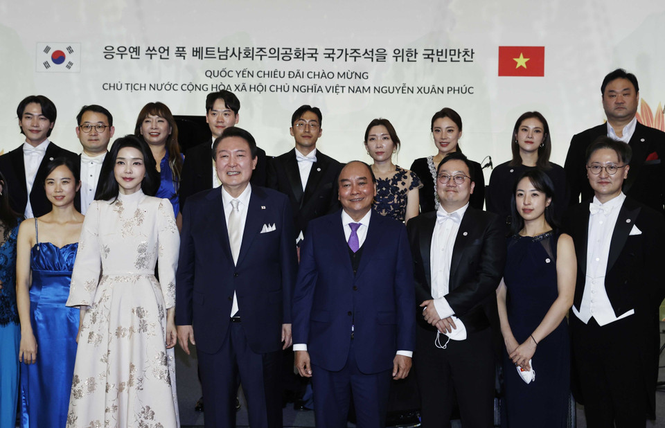 Chủ tịch nước Nguyễn Xuân Phúc với các đại biểu. (Ảnh: Thống Nhất/TTXVN)