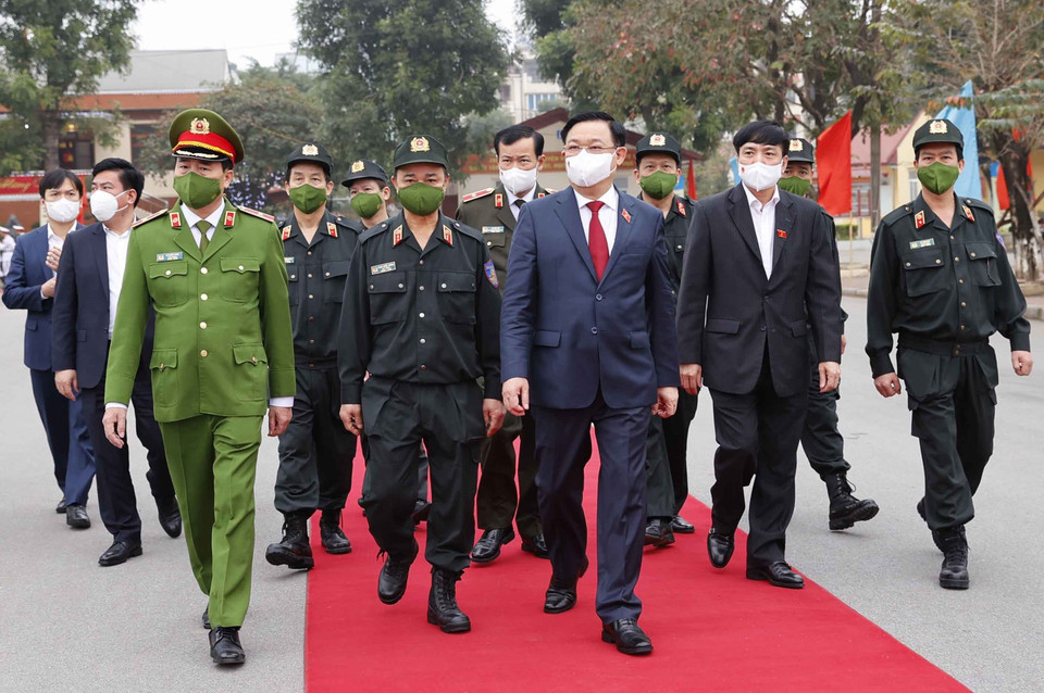 Chủ tịch Quốc hội Vương Đình Huệ đến thăm, kiểm tra công tác sẵn sàng chiến đấu và trực Tết tại Bộ Tư lệnh Cảnh sát cơ động. (Ảnh: Doãn Tấn/TTXVN)