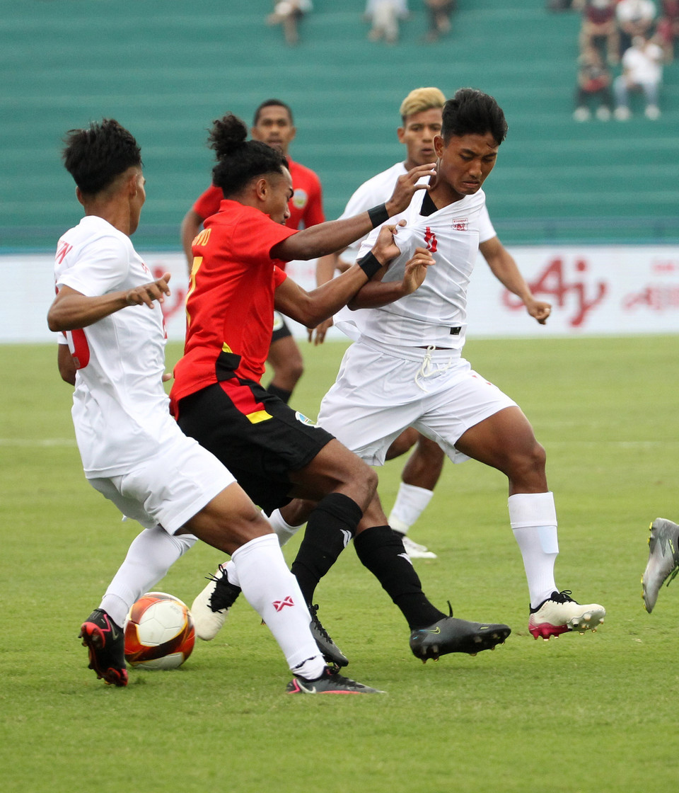 Cầu thủ Jamito Soares (số 4) ghi bàn thắng cho U23 Timor Leste. (Ảnh: Minh Quyết/TTXVN)