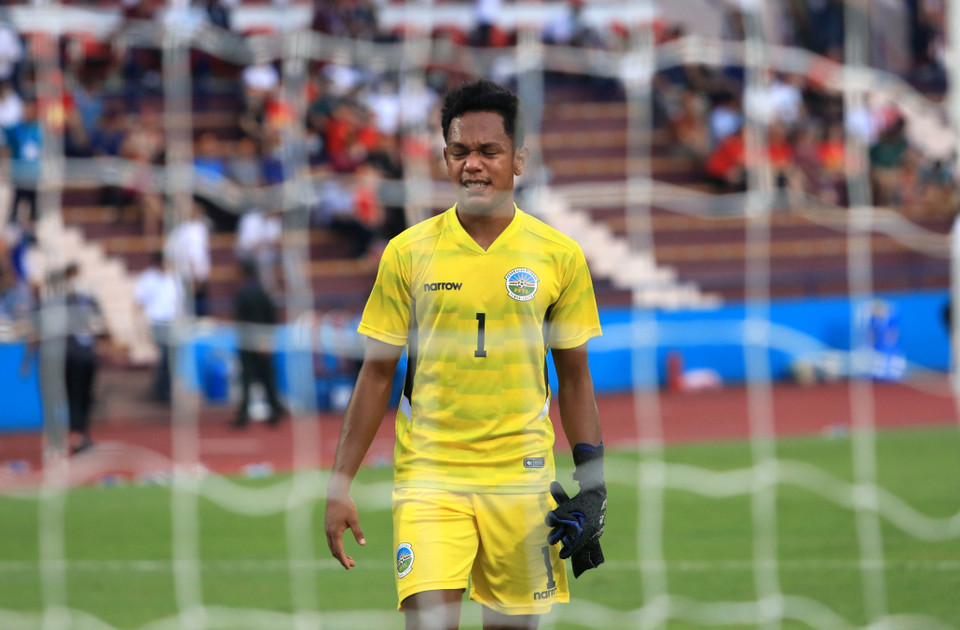 Sự tiếc nuối của thủ thành U23 Timor Leste sau tiếng còi kết thúc của trọng tài cất lên. (Ảnh: Trung Kiên/TTXVN)