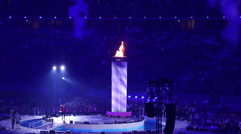 VĐV quần vợt người Đức Sophie Rensmann thắp sáng "Ngọn lửa Hy vọng" tại Special Olympics Berlin 2023. (Ảnh: Mạnh Hùng/TTXVN)