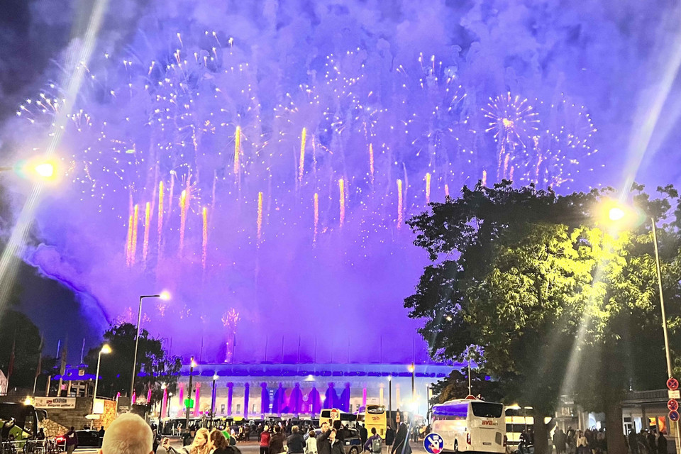 Màn pháo hoa đẹp mắt tại Lễ khai mạc Special Olympics Berlin 2023. (Ảnh: Mạnh Hùng/TTXVN)