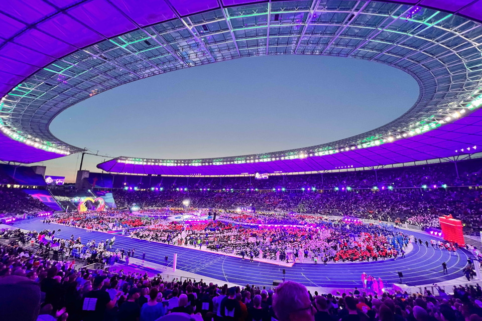 Quang cảnh sân vận động Olympia trong Lễ khai mạc Special Olympics Berlin 2023. (Ảnh: Mạnh Hùng/TTXVN)
