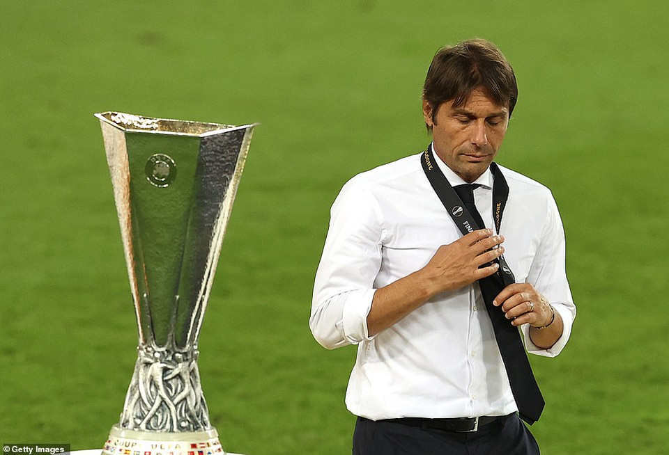 Conte một lần nữa lỡ cơ hội vô địch châu Âu cả ở tư cách cầu thủ lẫn huấn luyện viên. (Nguồn: Getty Images)