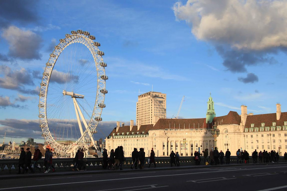 Thưởng ngoạn cảnh đẹp London từ trên cao, ngắm cảnh hai bên sông và chụp ảnh lưu niệm đều thú vị. (Ảnh: Như Mai/Vietnam+)