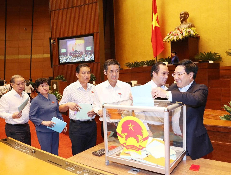 Việc thực hiện lấy phiếu tín nhiệm đối với các chức danh do Quốc hội bầu và phê chuẩn được thực hiện theo luật Giám sát của Quốc hội và Hội đồng Nhân dân 2015. (Ảnh: Lâm Khánh/TTXVN)