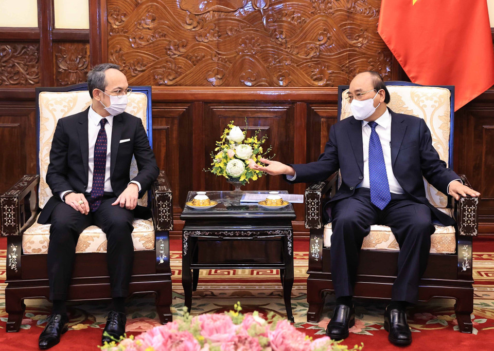 Chủ tịch nước Nguyễn Xuân Phúc tiếp Đại sứ Đặc mệnh toàn quyền Vương quốc Thái Lan tại Việt Nam Nikorndej Blankura đến trình Quốc thư. (Ảnh: Thống Nhất/TTXVN)