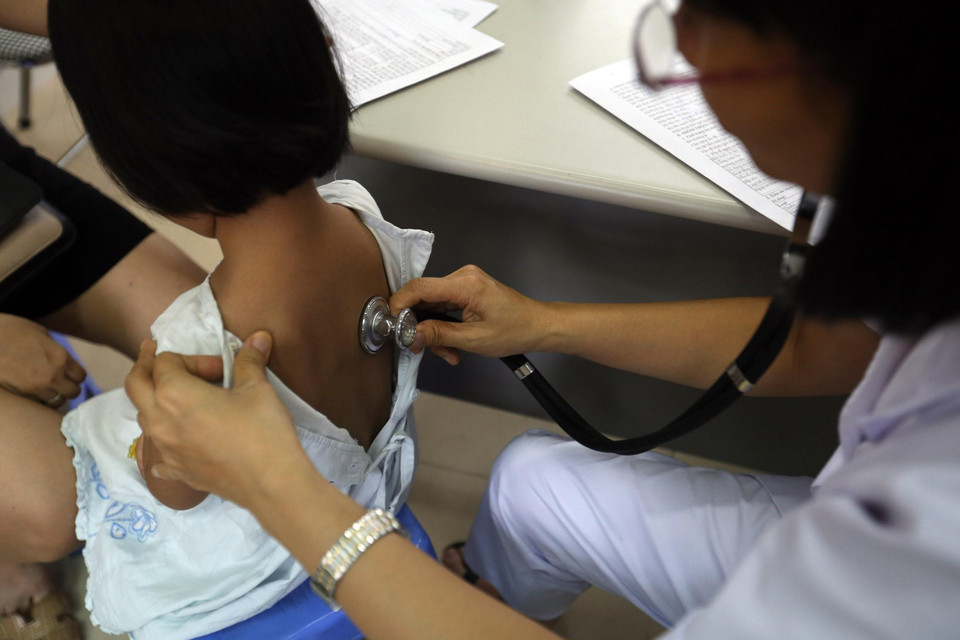 Theo chỉ đạo của UBND thành phố Hà Nội, từ ngày 6 đến 12/9, Sở Y tế đã tổ chức khám, tư vấn sức khỏe miễn phí cho người dân tại hai trạm y tế phường Hạ Đình và phường Thanh Xuân Trung (quận Thanh Xuân). (Ảnh: Huy Hùng/TTXVN)