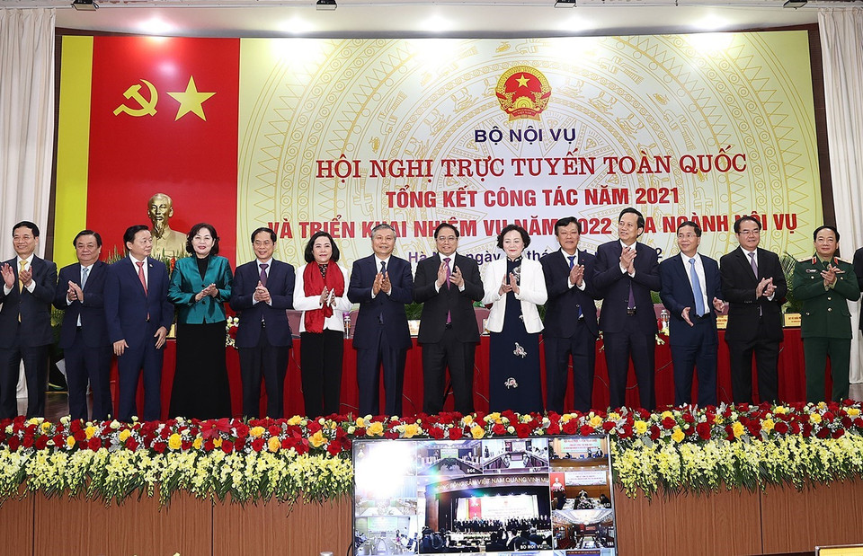 Hình ảnh Thủ tướng Phạm Minh Chính với các đại biểu dự hội nghị. (Ảnh: Dương Giang/TTXVN)