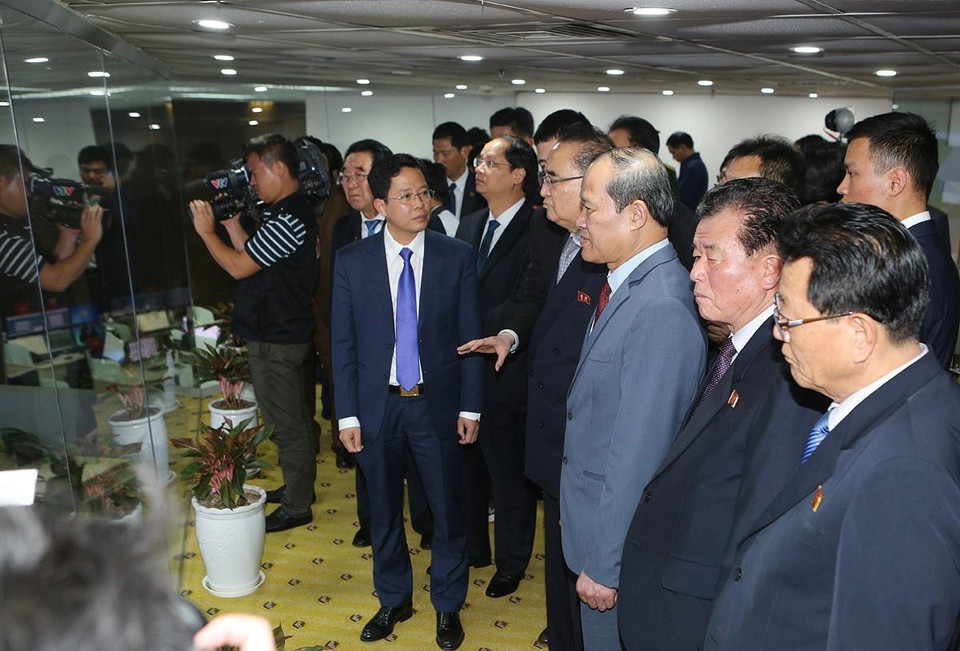 Đoàn đại biểu Đảng Lao động Triều Tiên thăm Tập đoàn Công nghiệp-Viễn thông Quân đội (Viettel). (Ảnh: Dương Giang/TTXVN)