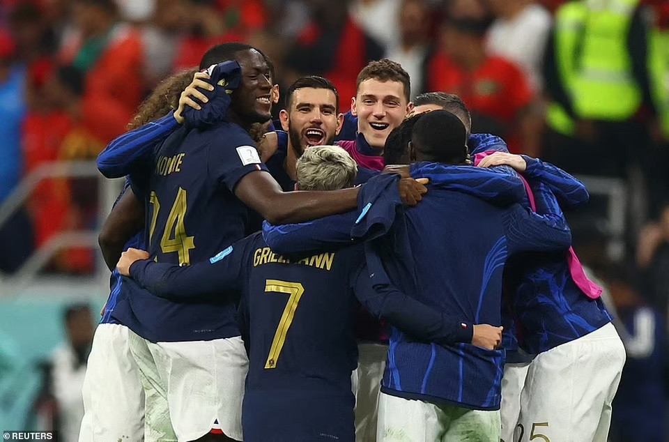 Niềm vui chiến thắng của Pháp sau khi tiếng còi kết thúc trận đấu vang lên. (Nguồn: Reuters)