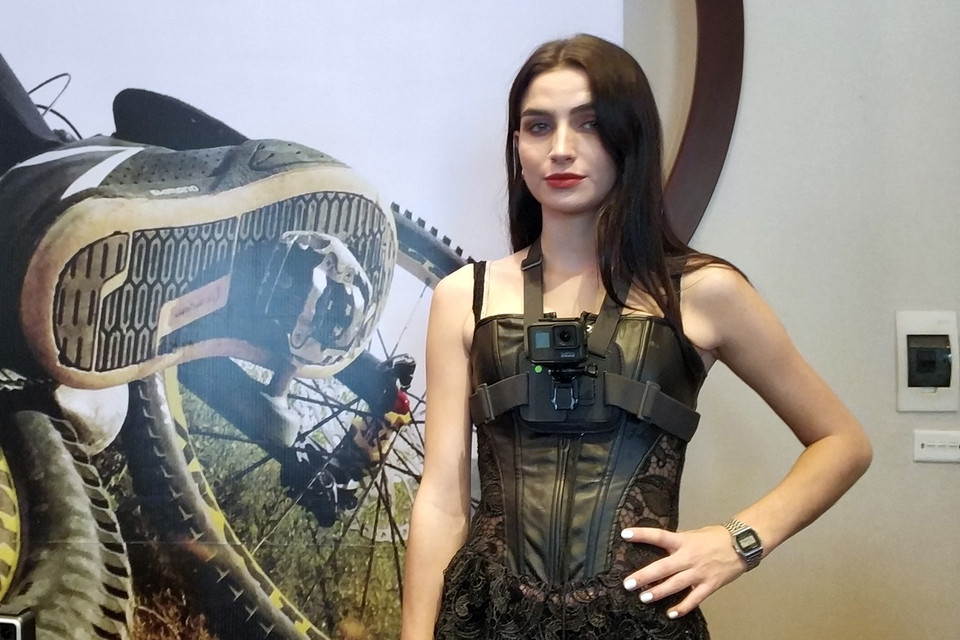 Thiết bị này có thể gắn ở nhiều vị trí khác nhau để ghi lại khoảnh khắc. 