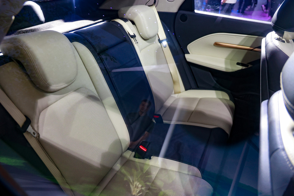 Khoang ngồi phía sau của xe. (Ảnh: Minh Hiếu/Vietnam+)