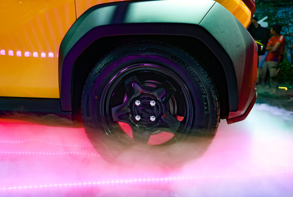 Bộ mâm 5 chấu sơn đen của VF3 có kích thước 16inch, ngang bằng với các mẫu xe hạng A (~15inch). (Ảnh: Minh Hiếu/Vietnam+)