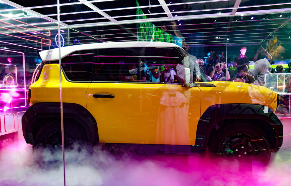 Chiều dài tổng thể VF3 khoảng 3.114 mm, dài hơn 'đối thủ' mới ra mắt tuần trước Wuling Hongguang Mini EV là gần 200 mm (2.920 mm). (Ảnh: Minh Hiếu/Vietnam+)