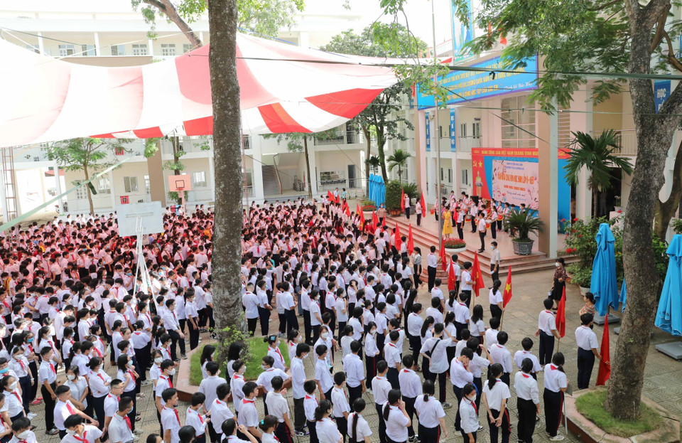 Sáng 29/8, học sinh toàn trường THCS Dương Xá, huyện Gia Lâm tập trung, gặp gỡ các thầy cô và tập dượt cho lễ khai giảng. (Ảnh: Thanh Tùng/TTXVN)