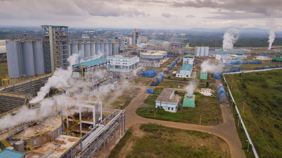Từ tháng 10/2013, nhà máy Alumin Tân Rai (Lâm Đồng) đi vào sản xuất ổn định và đến năm 2017 đã đạt công suất thiết kế 650.000 tấn alumin/năm. (Ảnh: Trọng Đạt/TTXVN)