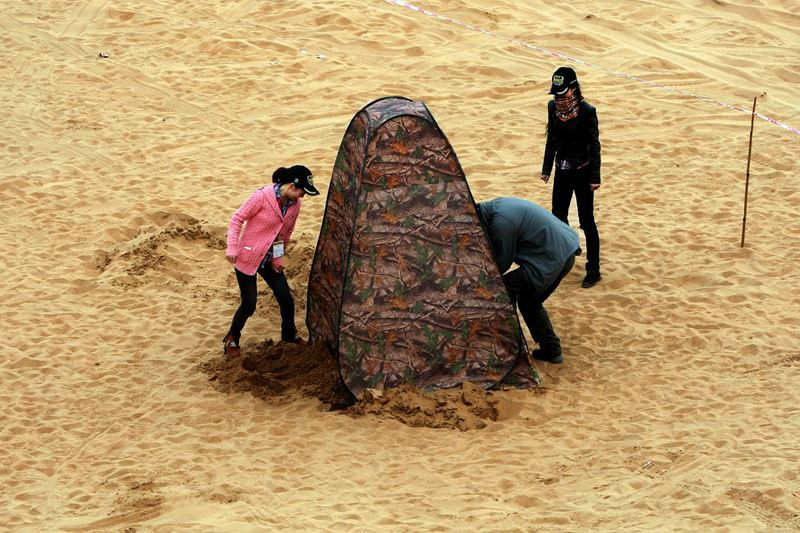 Nhà vệ sinh di động trên sa mạc ở khu Alxa League, Nội Mông. (Nguồn: CCTV)