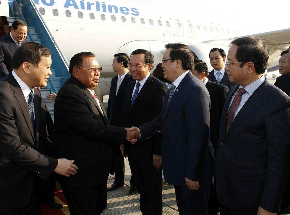 Quang cảnh Lễ đón Tổng Bí thư, Chủ tịch nước Lào tại sân bay Nội Bài. (Ảnh: Văn Điệp/TTXVN)