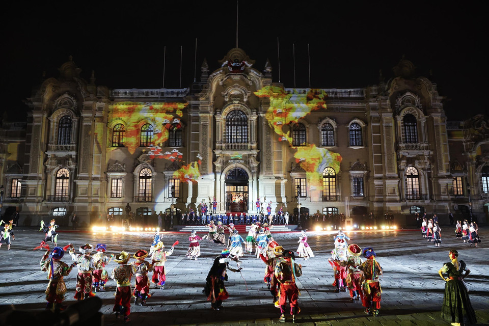 Chương trình nghệ thuật chào mừng các lãnh đạo APEC. (Ảnh: Lâm Khánh/ TTXVN)