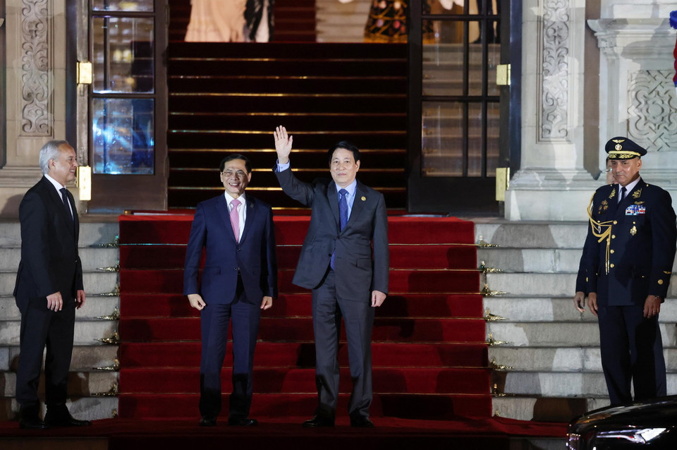 Chủ tịch nước Lương Cường và Phó Thủ tướng, Bộ trưởng Bộ Ngoại giao Bùi Thanh Sơn đến dự Tiệc chiêu đãi chính thức các Nhà lãnh đạo APEC. (Ảnh: Lâm Khánh/TTXVN)