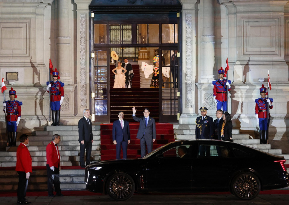 Chủ tịch nước Lương Cường và Phó Thủ tướng, Bộ trưởng Bộ Ngoại giao Bùi Thanh Sơn đến dự Tiệc chiêu đãi chính thức các Nhà lãnh đạo APEC. (Ảnh: Lâm Khánh/TTXVN)