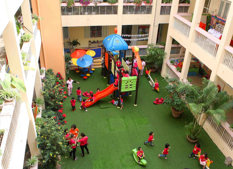 Khuôn viên vui chơi của các bé Trường Mẫu giáo Việt-Triều. (Ảnh: Thanh Tùng/TTXVN)