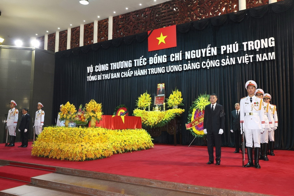 Linh cữu Tổng Bí thư Nguyễn Phú Trọng quàn tại Nhà tang lễ Quốc gia số 5 Trần Thánh Tông, Hà Nội. (Ảnh: TTXVN)