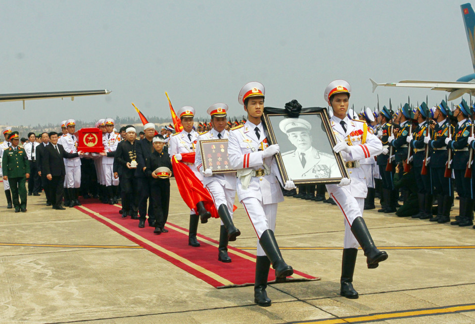 Đồng bào cả nước và bạn bè quốc tế tiếc thương Đại tướng Võ Nguyên Giáp. (Nguồn: TTXVN)