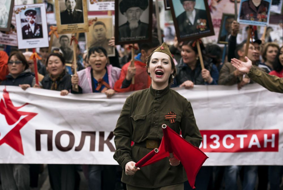 Diễu hành kỷ niệm ngày Chiến thắng phátxít tại Bishkek, Kyrgyzstan, ngày 9/5. 