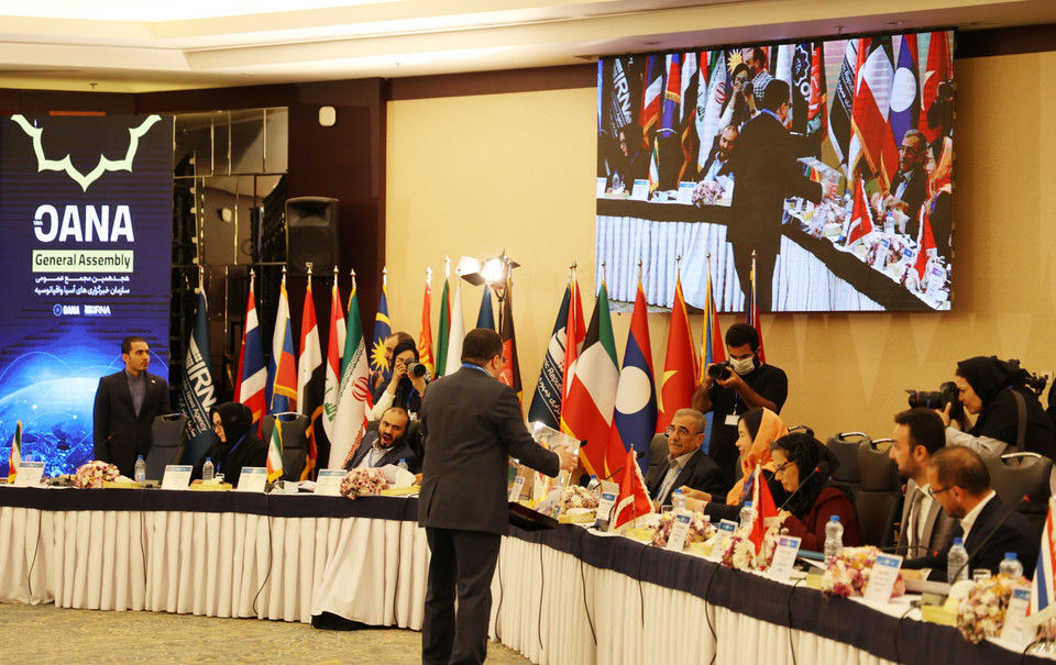 Đại biểu bỏ phiếu bầu các vị trí chủ chốt của OANA nhiệm kỳ 2022-2025. (Ảnh: Nguyễn Ngọc Anh/TTXVN)