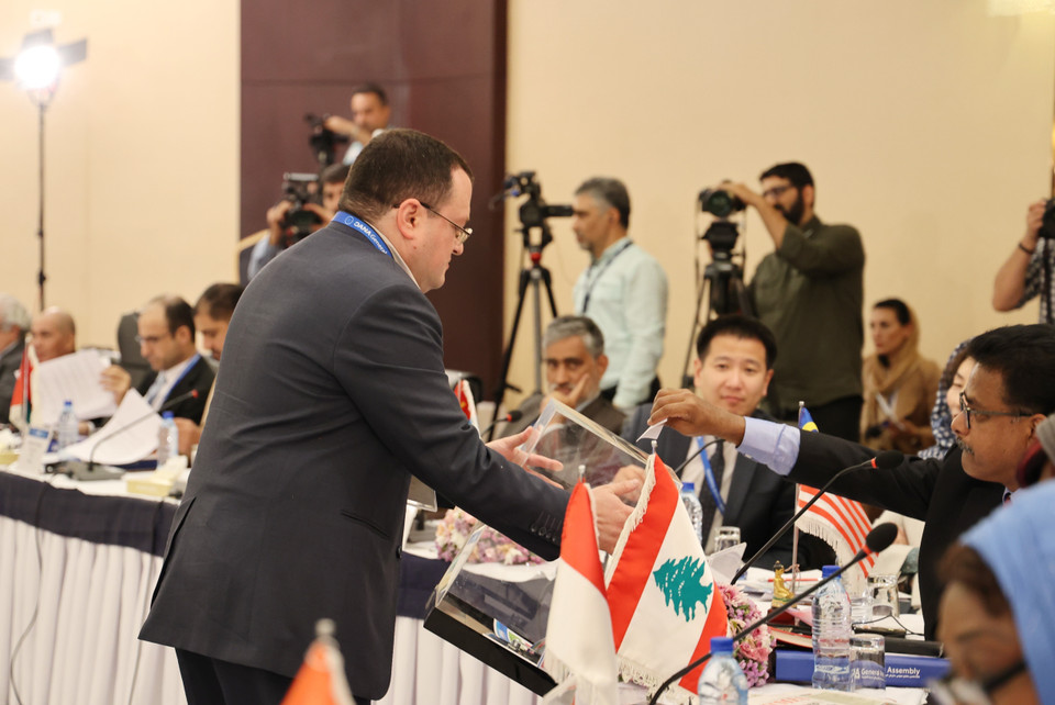 Đại biểu bỏ phiếu bầu các vị trí chủ chốt của OANA nhiệm kỳ 2022-2025. (Ảnh: Nguyễn Ngọc Anh/TTXVN)