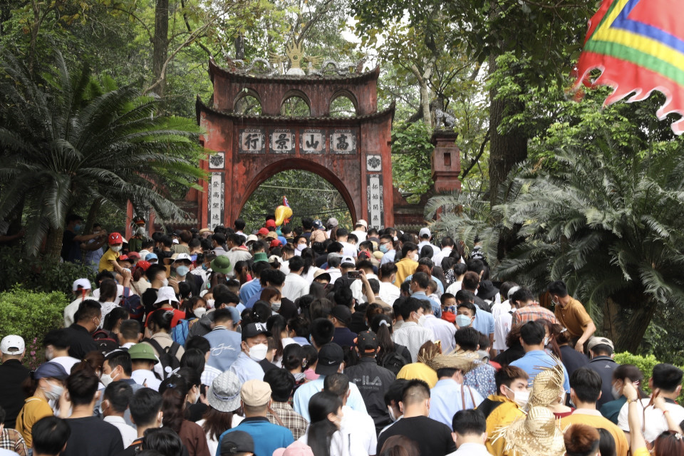 Đây là cơ hội để mọi người gần nhau hơn, cùng hướng về những điều tốt đẹp trong cuộc sống, giữ gìn truyền thống yêu nước và luôn tự hào là con Hồng cháu Lạc. (Ảnh: Minh Quyết/TTXVN)