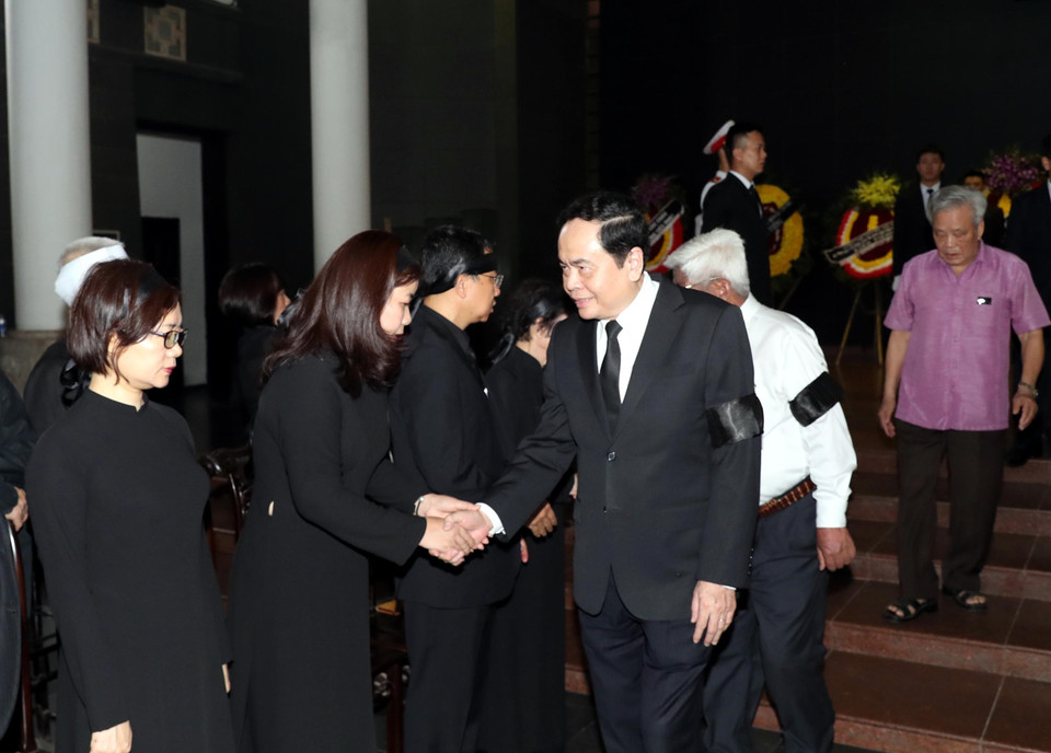 Đoàn Ủy ban Trung ương Mặt trận Tổ quốc Việt Nam do đồng chí Trần Thanh Mẫn, Bí thư Trung ương Đảng, Chủ tịch Ủy ban Trung ương MTTQ Việt Nam làm trưởng đoàn viếng đồng chí Vũ Mão. (Ảnh: Trọng Đức/TTXVN)