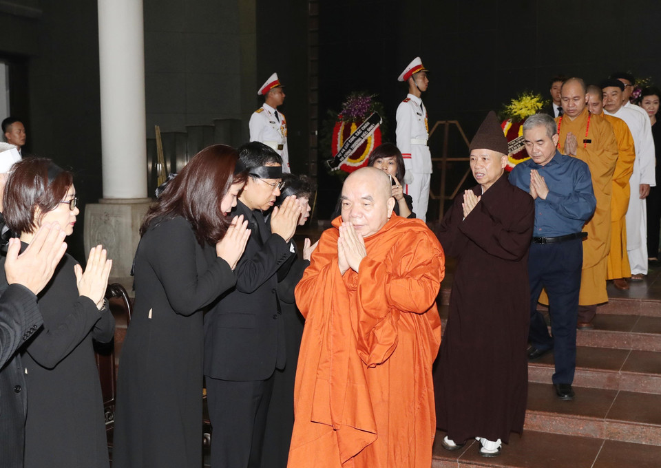 Đoàn Ủy ban Trung ương Mặt trận Tổ quốc Việt Nam viếng đồng chí Vũ Mão. (Ảnh: Trọng Đức/TTXVN)