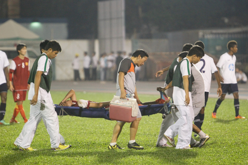Chấn thương của Đức Huy khiến U19 Việt Nam tổn thất nặng. (Ảnh: Minh Chiến/Vietnam+)