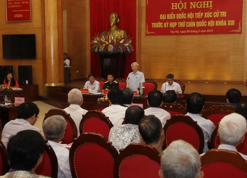 Tổng Bí thư Nguyễn Phú Trọng tiếp xúc cử tri tại quận Tây Hồ (Hà Nội, 9/5/2015). (Ảnh: Trí Dũng/TTXVN)