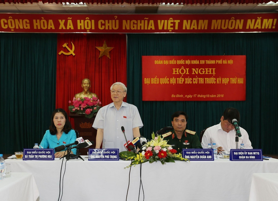 Tổng Bí thư Nguyễn Phú Trọng phát biểu tại buổi tiếp xúc cử tri quận Ba Đình trước kỳ họp thứ hai, Quốc hội khoá XIV (Hà Nội, 17/10/2016). (Ảnh: Trí Dũng/ TTXVN)