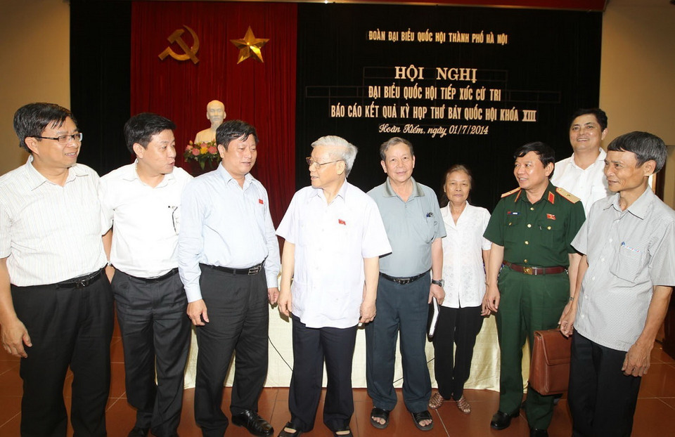 Tổng Bí thư Nguyễn Phú Trọng với cử tri quận Hoàn Kiếm (Hà Nội, 1/7/2014). (Ảnh: Trí Dũng/TTXVN)